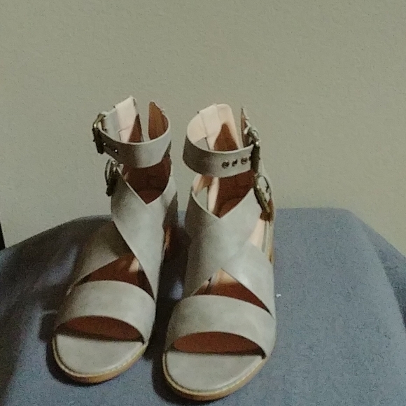 Grey sandals - Picture 2 of 5